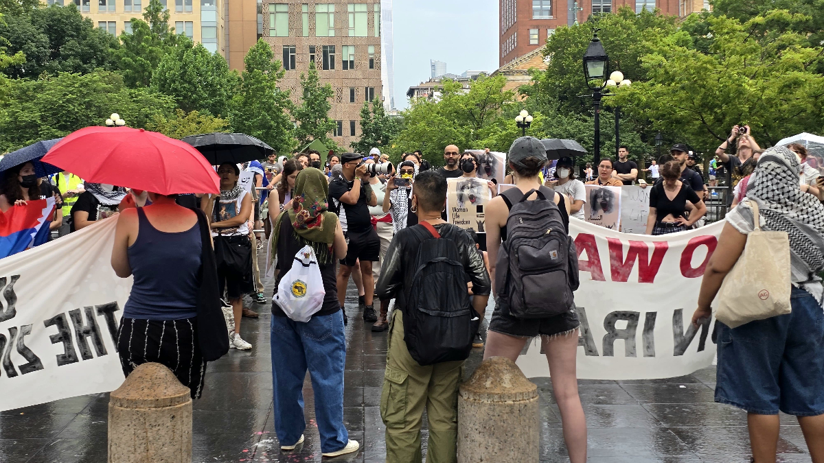 ABD’nin New York kentinde, Manhattan’daki Washington Square Park’ta toplanan İran