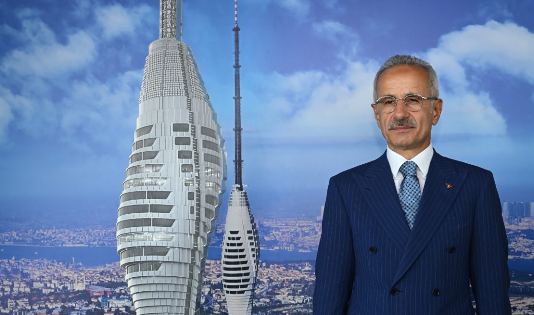Ulaştırma ve Altyapı Bakanı Abdulkadir Uraloğlu, Çamlıca ve Çanakkale kuleleri