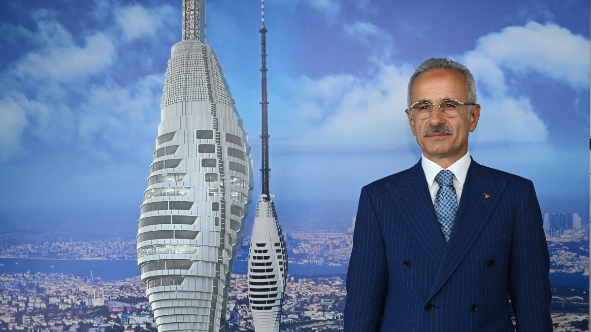Ulaştırma ve Altyapı Bakanı Abdulkadir Uraloğlu, Çamlıca ve Çanakkale kuleleri