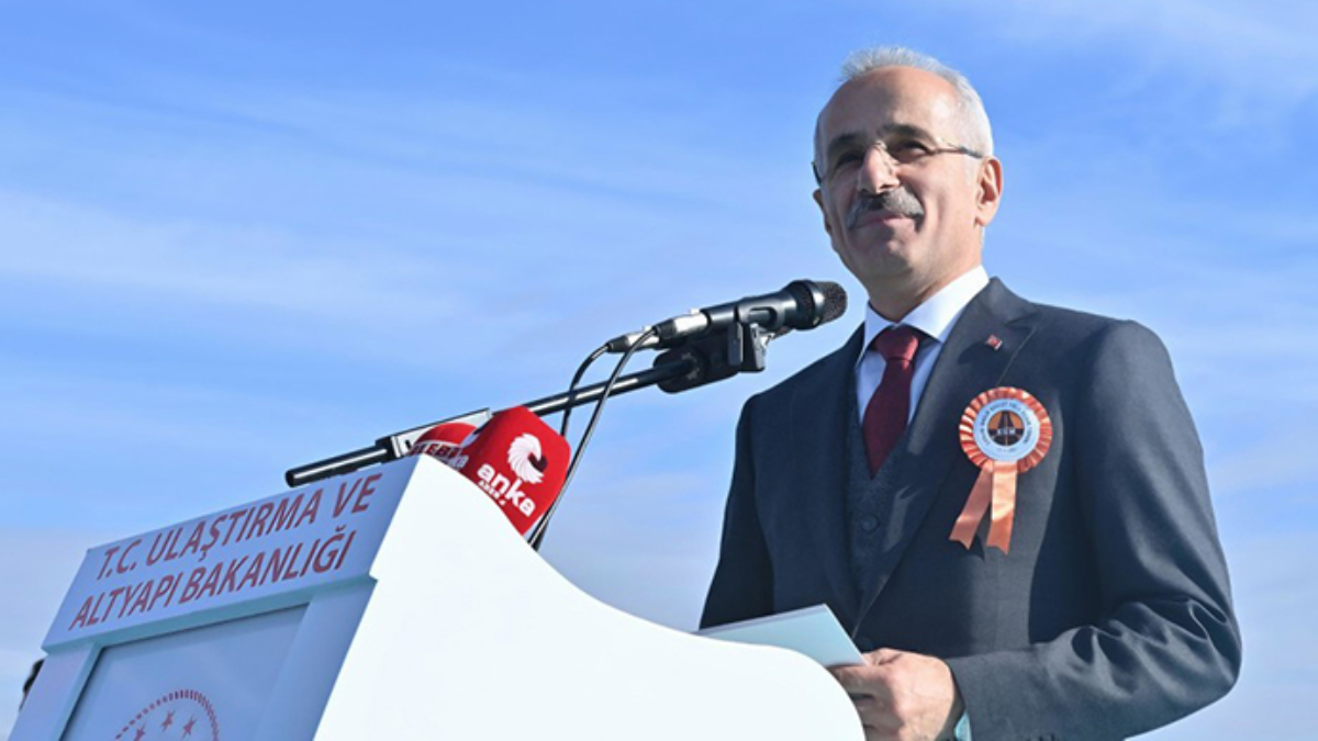 Ulaştırma ve Altyapı Bakanı Abdulkadir Uraloğlu, dik ve sarp yamaçlarda