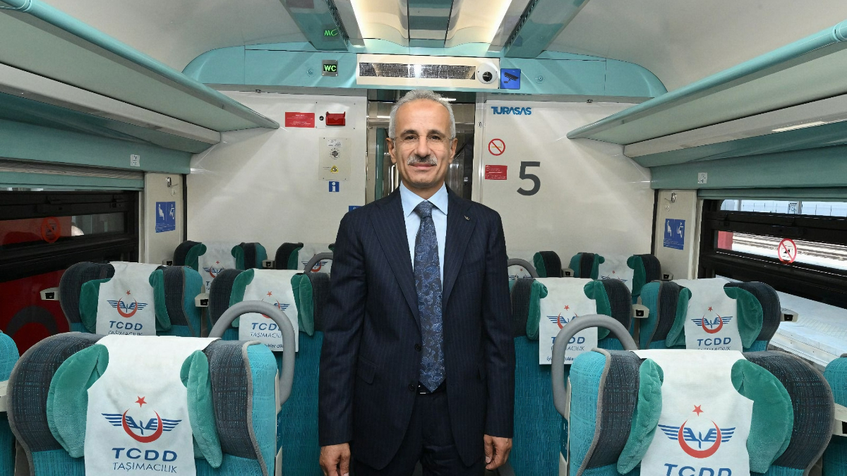 Ulaştırma ve Altyapı Bakanı Abdulkadir Uraloğlu, Yüksek Süratli Tren (YHT)