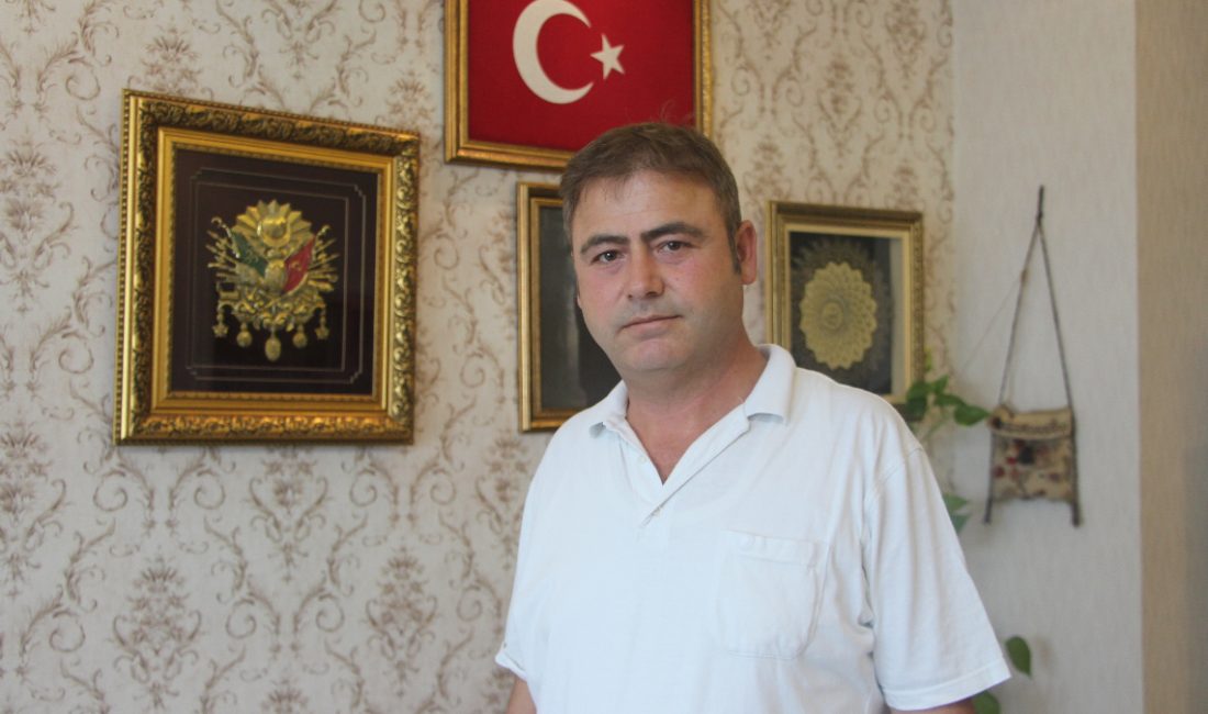 İmamoğlu ilçesinde çiftçilik yapan vatandaş, e-ihale ile satışa çıkartılan traktörü