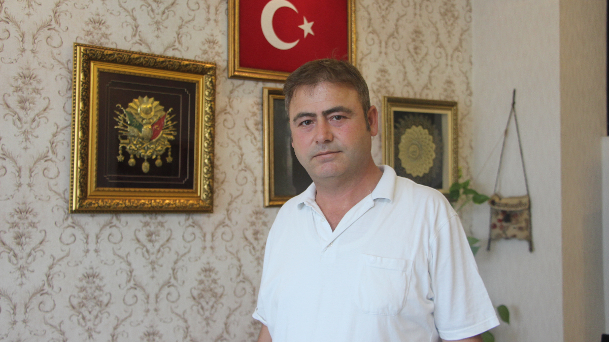 İmamoğlu ilçesinde çiftçilik yapan vatandaş, e-ihale ile satışa çıkartılan traktörü