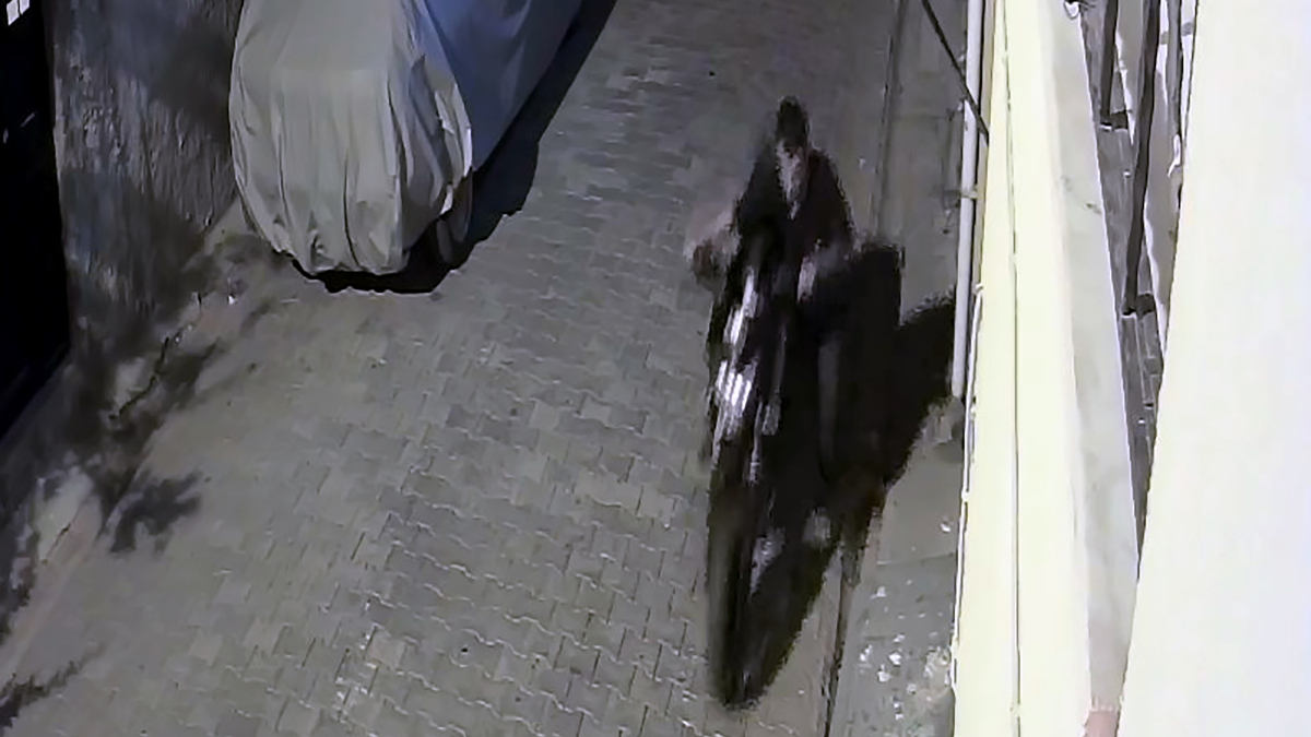 Yüreğir ilçesinde bir şahıs mahallede gördüğü motosikleti çalıp kaçarken güvenlik