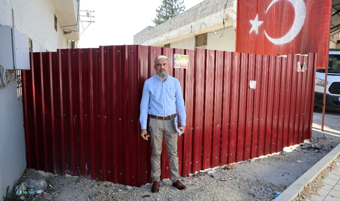 Yüreğir ilçesinde yaşayan Mehmet Kındık, sokağın tapulu yeri olduğunu tez