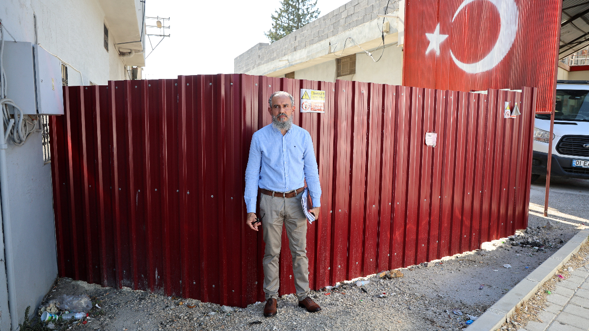 Yüreğir ilçesinde yaşayan Mehmet Kındık, sokağın tapulu yeri olduğunu tez