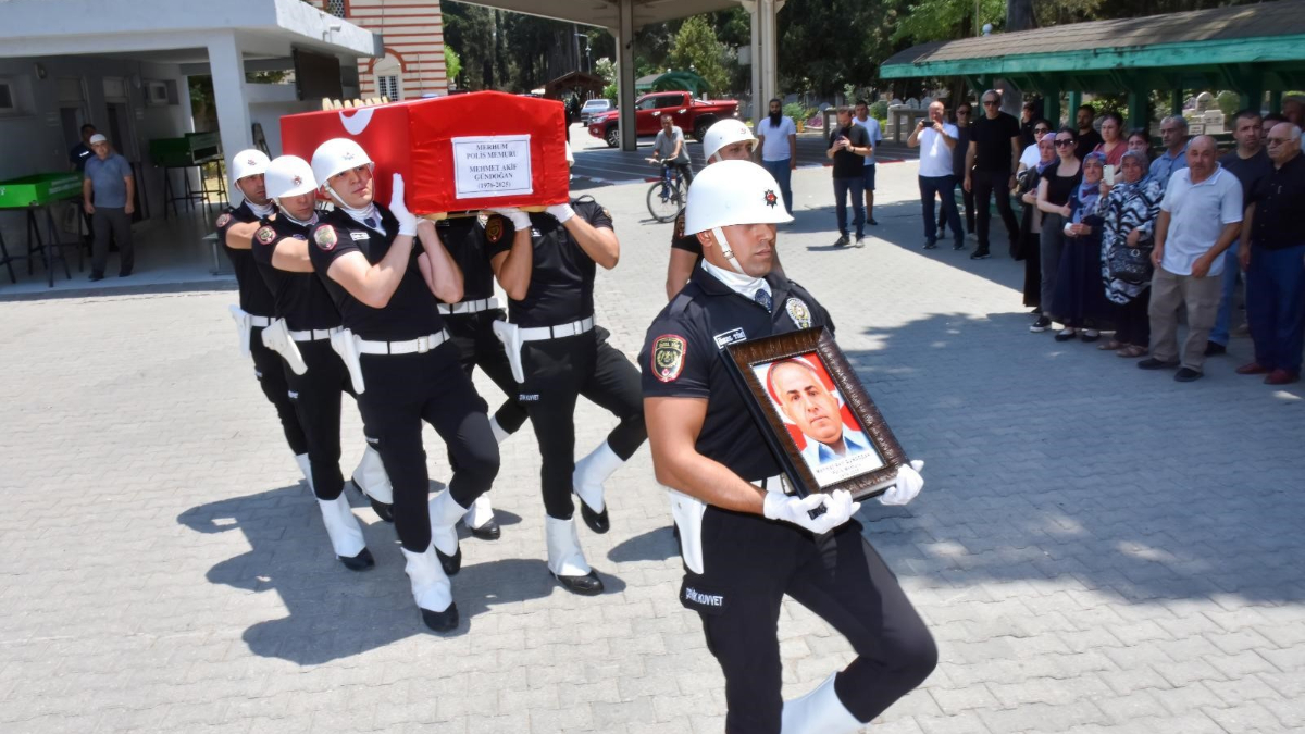Tufanbeyli ilçesinde tatil yapan polis memuru Mehmet Akif Gündoğan, boş