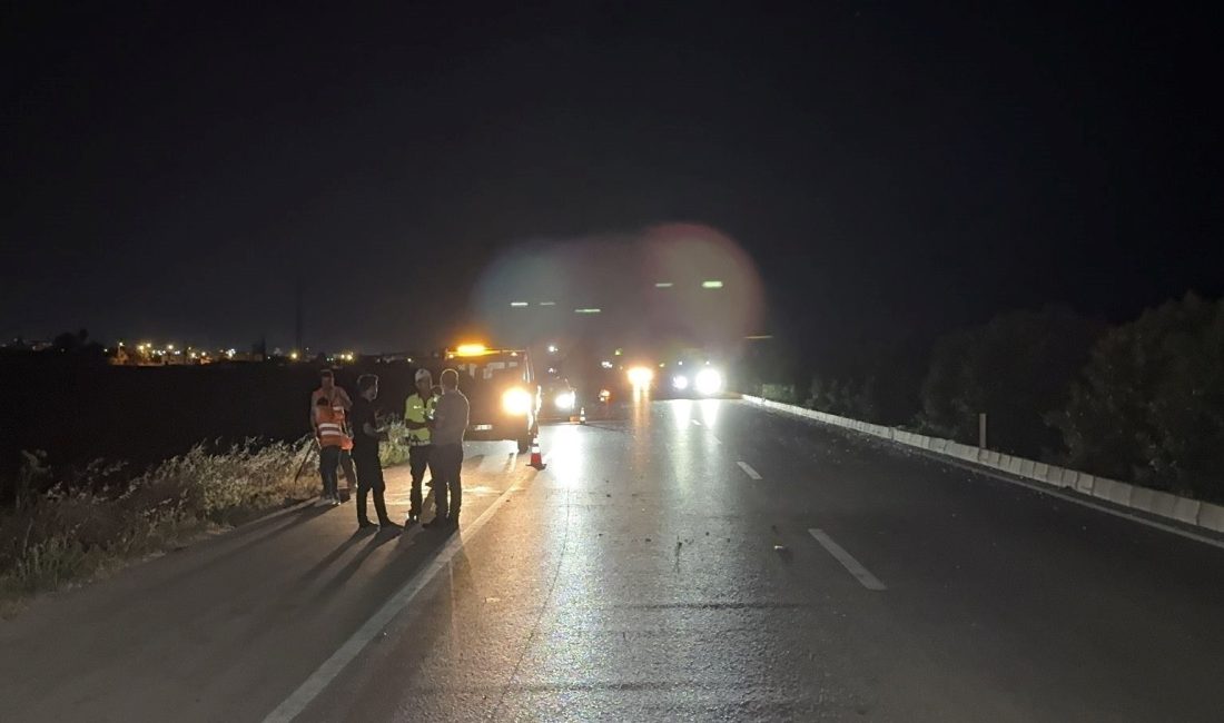 Adana'da üç arabanın zincirleme trafik kazasına karıştı. Kazada iki kişi