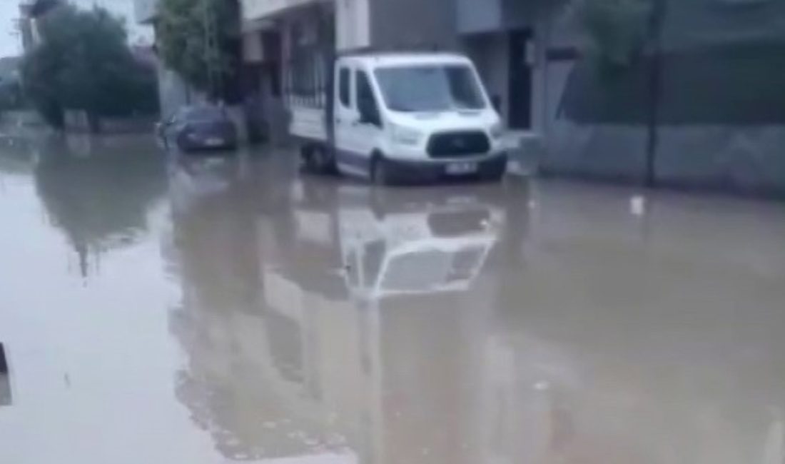 Seyhan ilçesinde üç günde ikinci kere patlayan su borusu nedeniyle