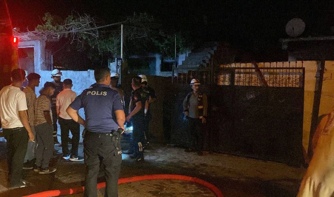 Adana'da 34 yaşındaki Muhammed I.'nın kundakladığı aile konutundan yükselen alevler komşuya