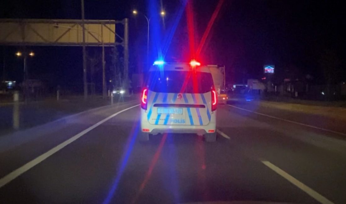 Kent merkezinde polisin 'dur' ihtarına uymayan bayan şoför kaza yapınca