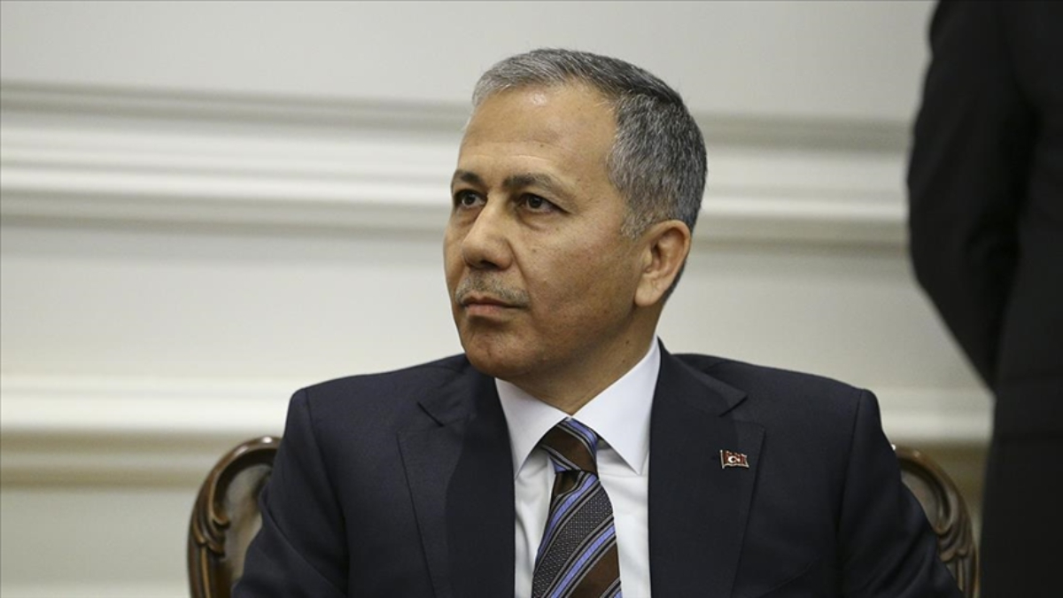 Eskişehir'de çıkan orman yangınını söndürme çalışmaları sırasında alevlerin ortasında kalan
