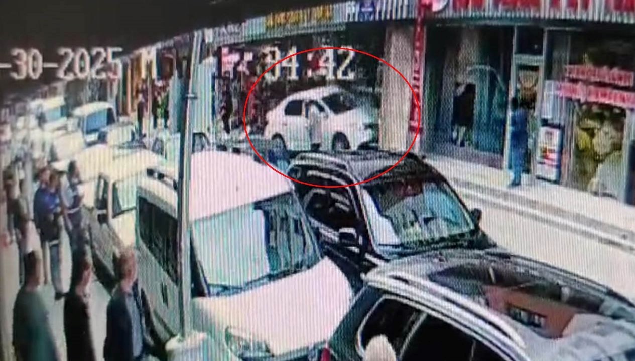 Gümüşhane'de alkollü bir şoför, evvel bir mağazaya daldı akabinde olay