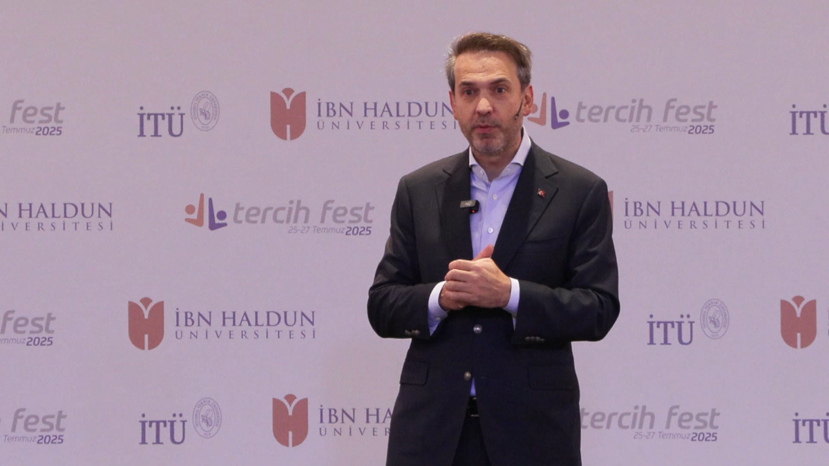 Güç ve Tabii Kaynaklar Bakanı Bayraktar, gençlerle buluştuğu toplantıda "Türkiye