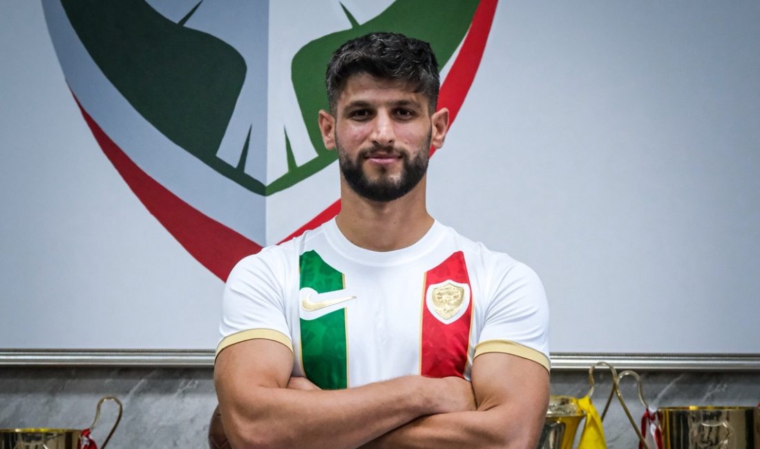 1. Lig takımlarından Amed Sportif Faaliyetler, stoper oyuncusu Kahraman Demirtaş'ı