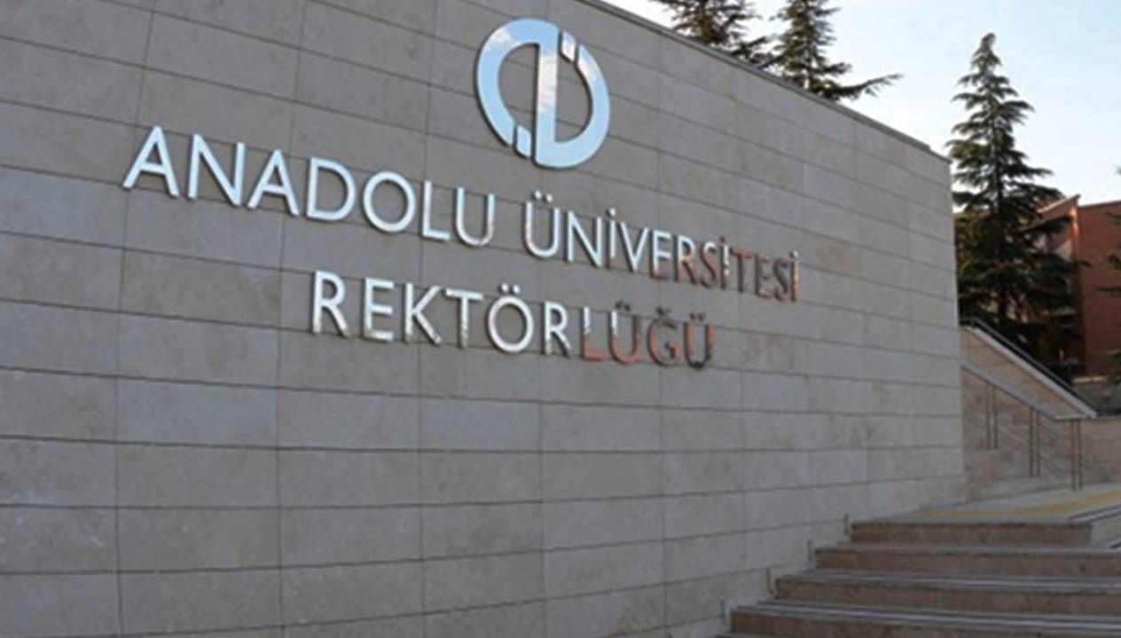 Anadolu Üniversitesi Rektörü Prof. Dr. Yusuf Adıgüzel, üniversitenin Açıköğretim Sistemi'ndeki