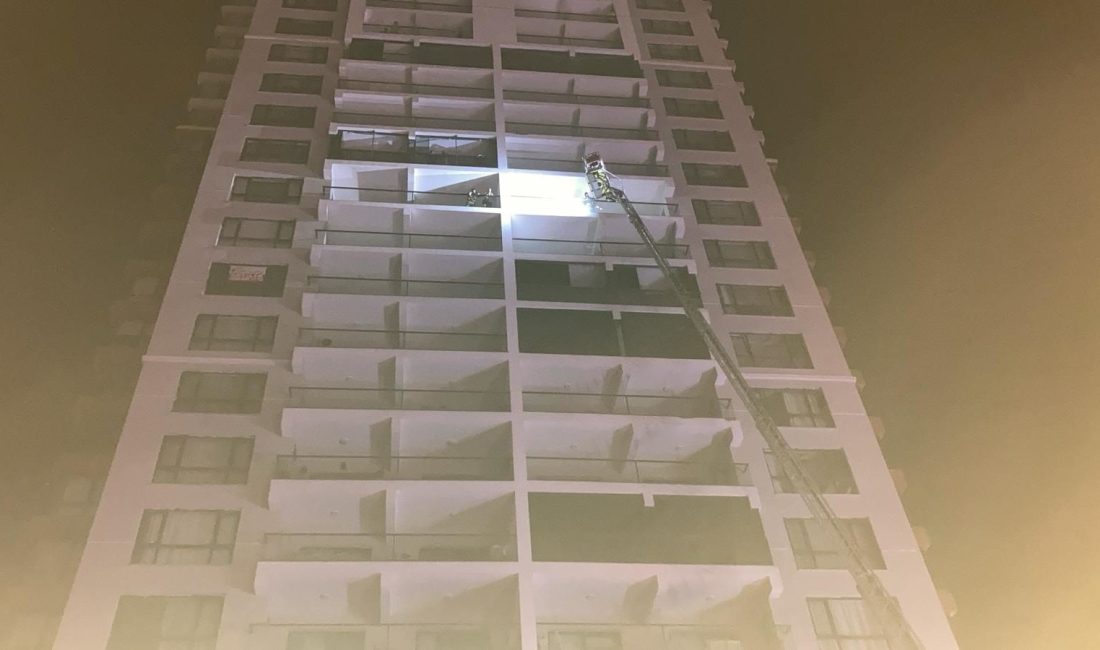 Ankara'nın Çankaya ilçesinde 26 katlı bir binada yangın çıktı, binada
