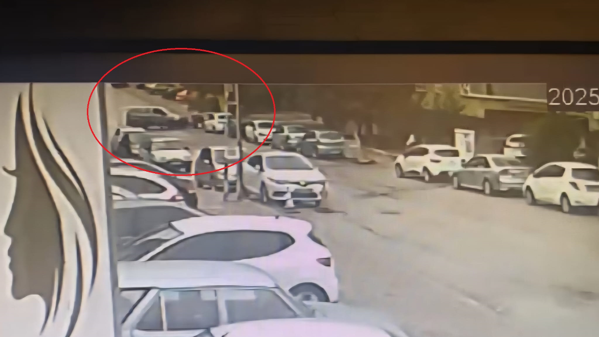 Moto kurye Emrullah Kılıç'ın sipariş götürürken hafif ticari araçla çarpışması