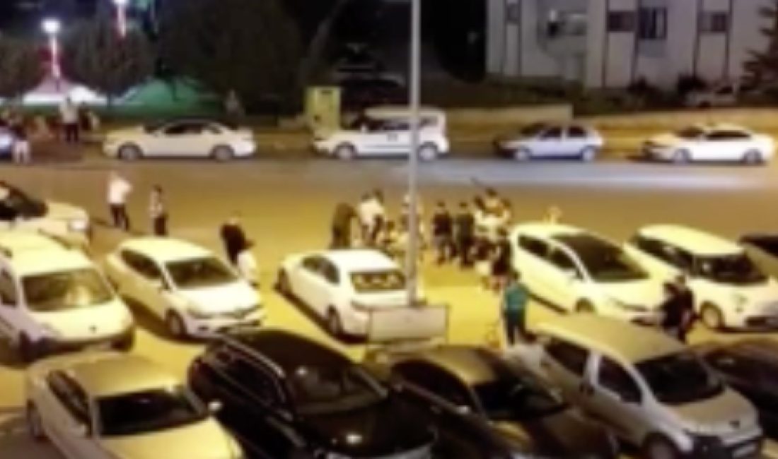 Etimesgut’ta yolun karşısına geçmeye çalışan bir şahsa araba çarptı. Ağır