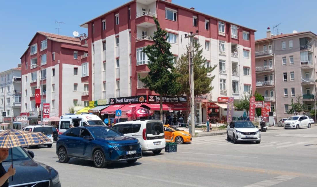 Sincan ilçesinde araba ile taksinin çarpıştığı kazada, 1 kişi yaralanarak