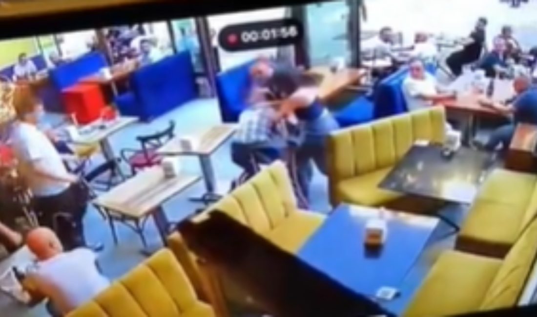 Ankara'da bayan garsona tokat atan müşteri, garsonun saldırmasıyla hayatının dersini