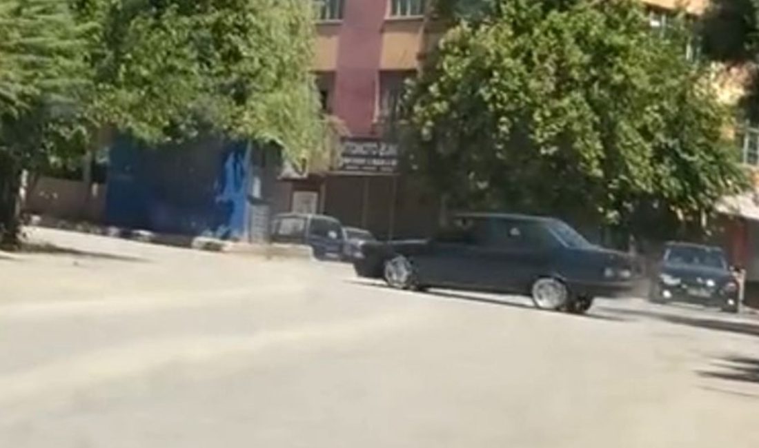 Altındağ ilçesinde sokak ortasında drift atan şoför ortalığı birbirine katarken