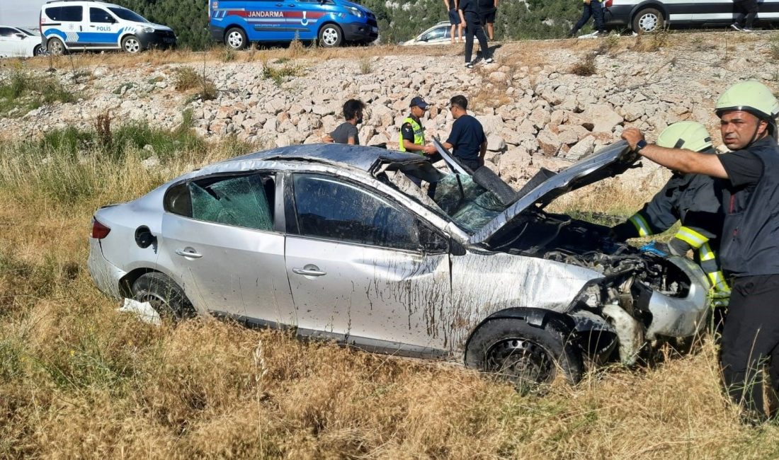 Konya'da yoldan çıkan araba tarlaya devrildi. Birebir aileden 1’i bebek