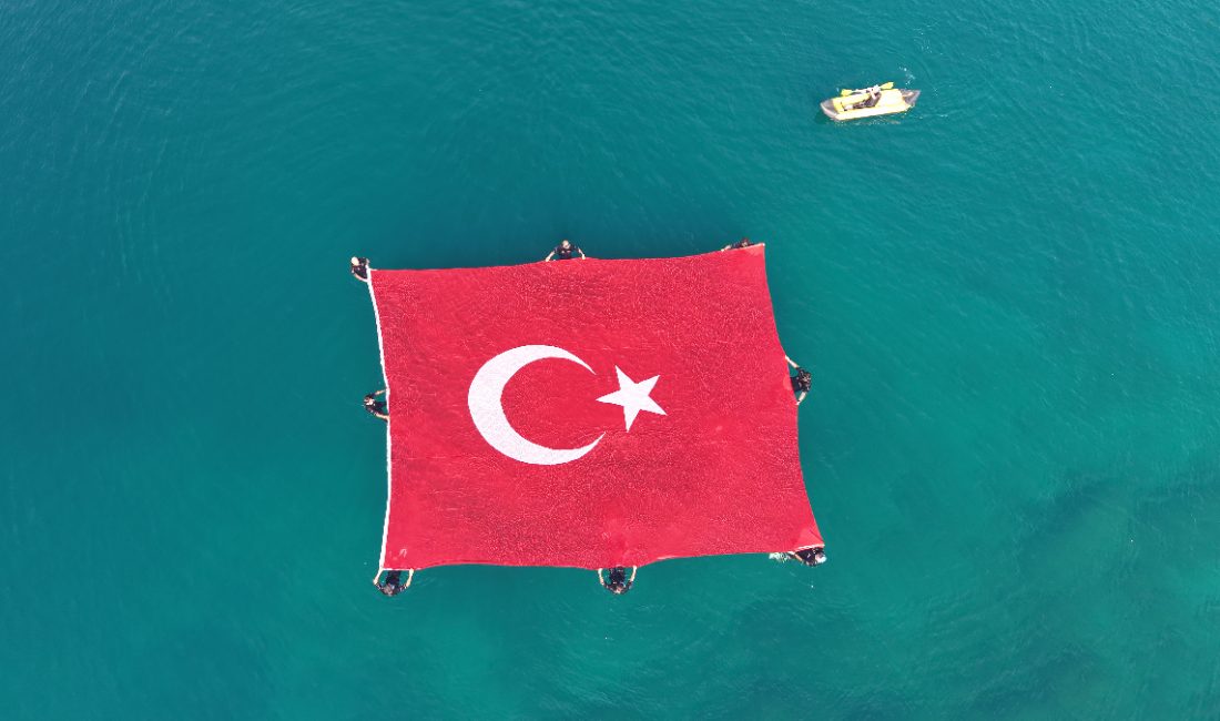 Kaleiçi Yat Limanı'nda gerçekleşen aktiflikte su altında yapılan çeşitli faaliyetlerle