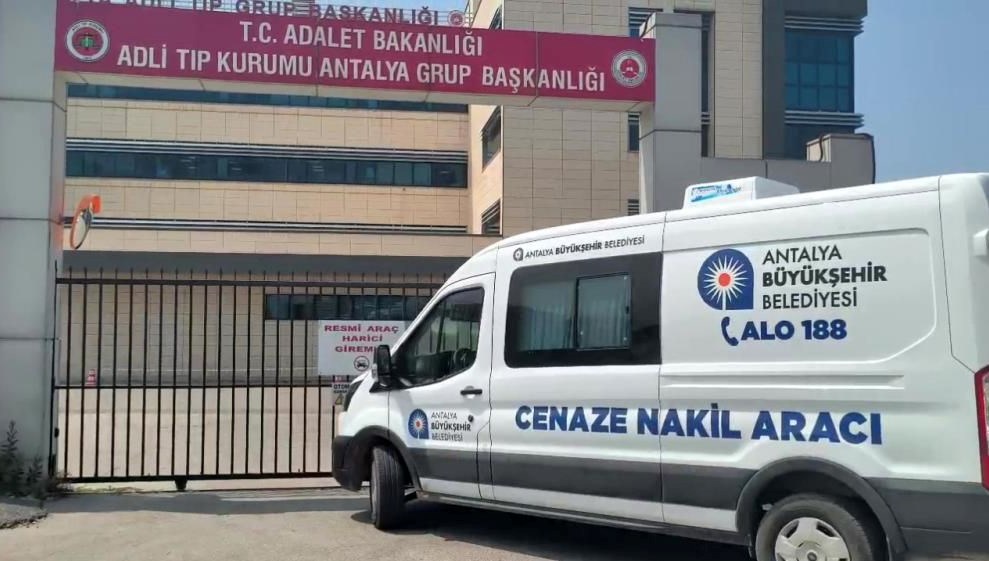 Antalya'da ailesiyle birlikte gittiği çiftlikteki havuza giren 6 yaşındaki Hükümran