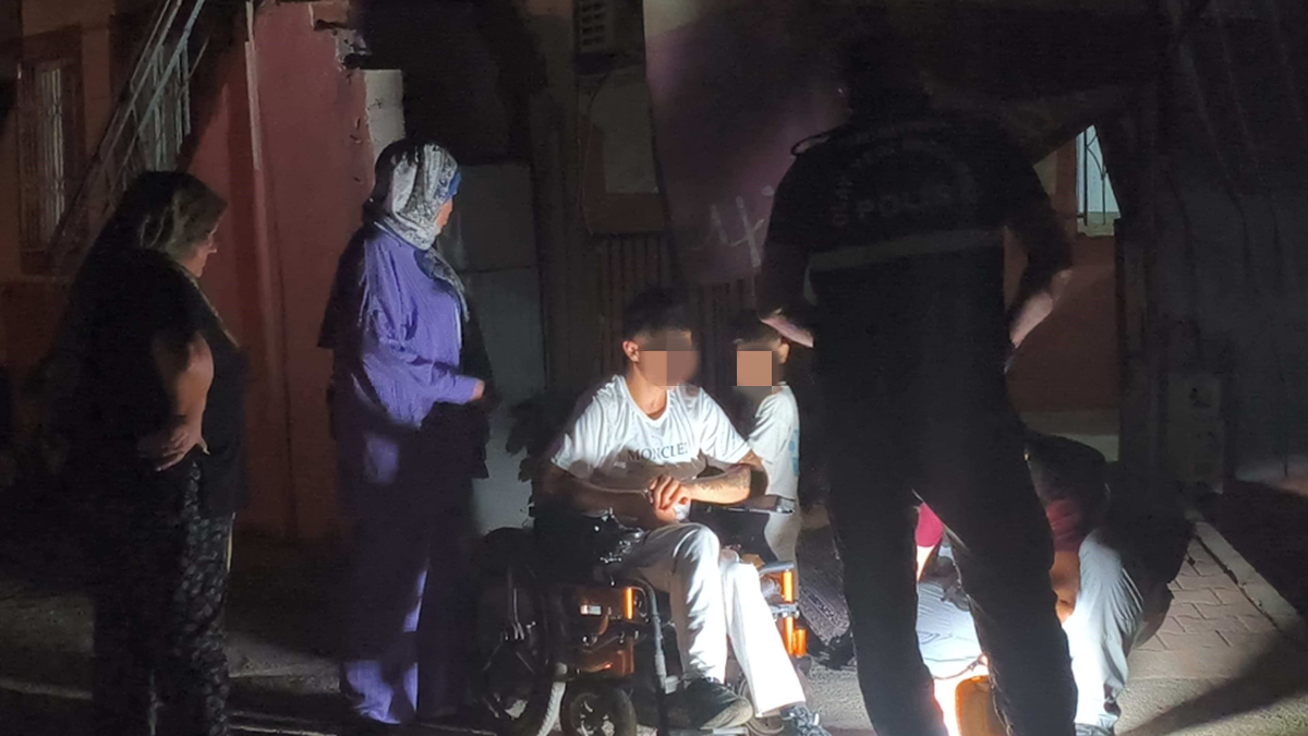 Kepez ilçesinde alacak sıkıntısı yüzünden engelli bir gençle tartışan kişi,