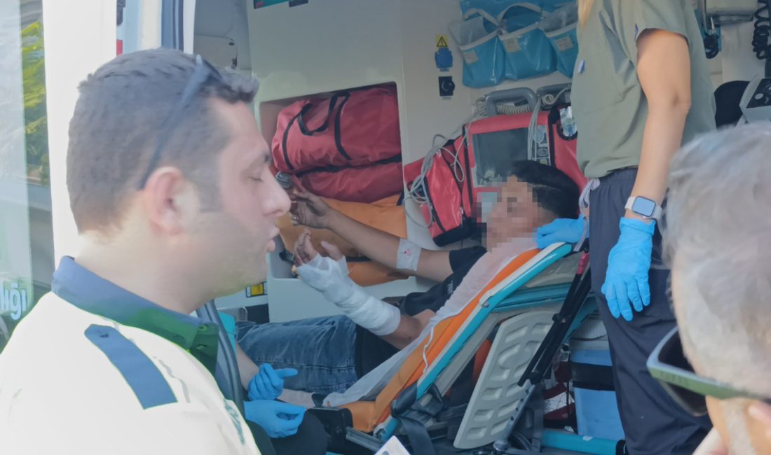 Manavgat ilçesinde ehliyetsiz motosiklet şoförü kaza yaparken yaralanan genç, aracını
