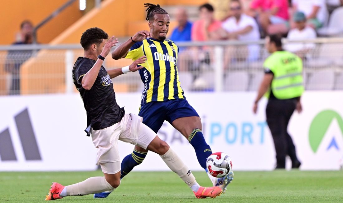 Fenerbahçe'nin yeni sol beki Archie Brown, Portimonense ile oynanan hazırlık