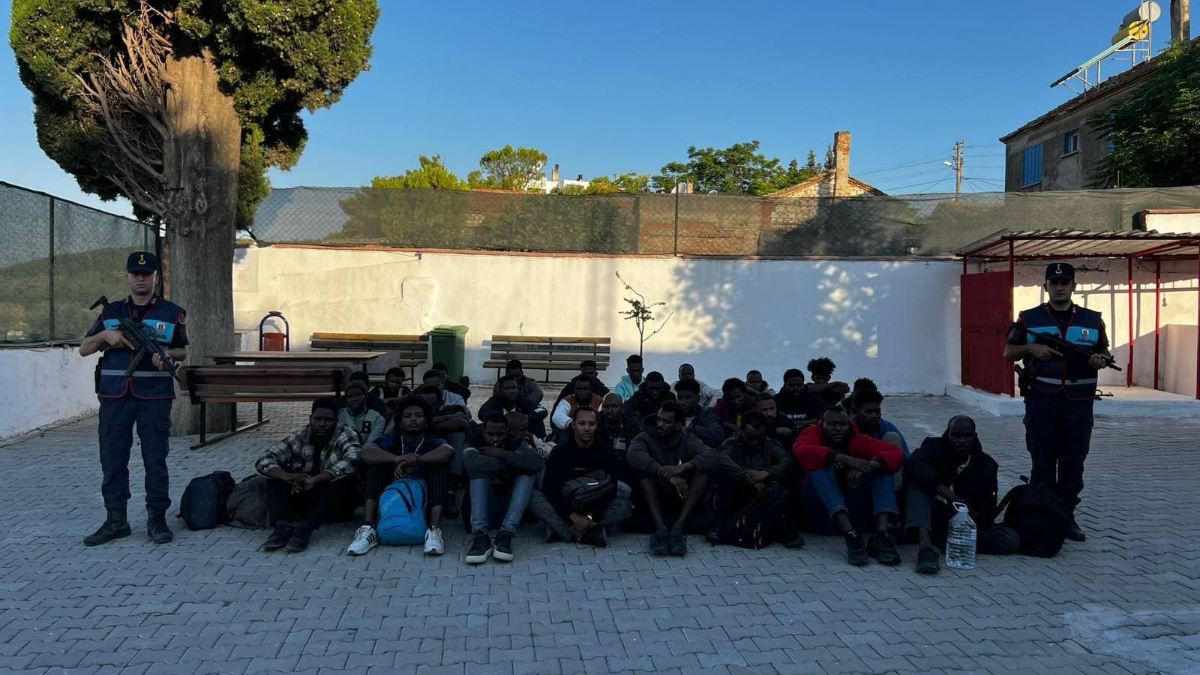 Didim ilçesinde jandarma grupları tarafından yapılan çalışmada koltukları sökülmüş bir