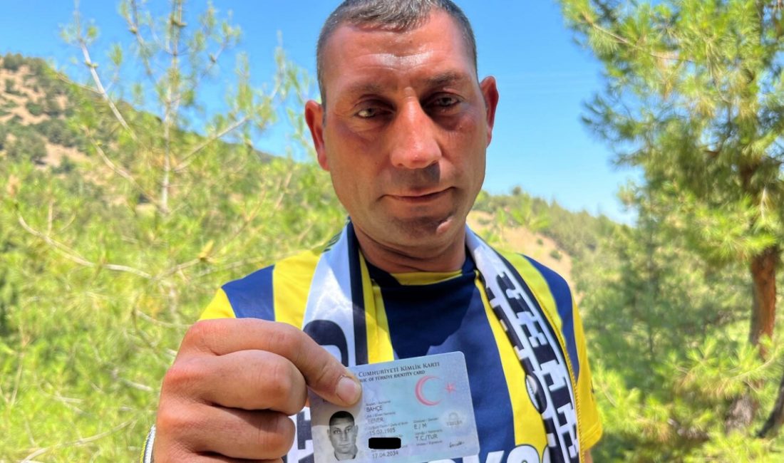 Karacasu ilçesinde yaşayan fanatik Fenerbahçe taraftarı Fener Bahçe (40), ekibin