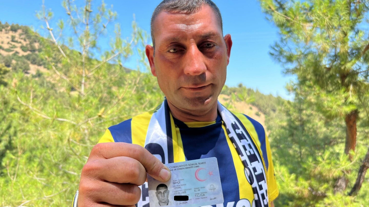 Karacasu ilçesinde yaşayan fanatik Fenerbahçe taraftarı Fener Bahçe (40), ekibin