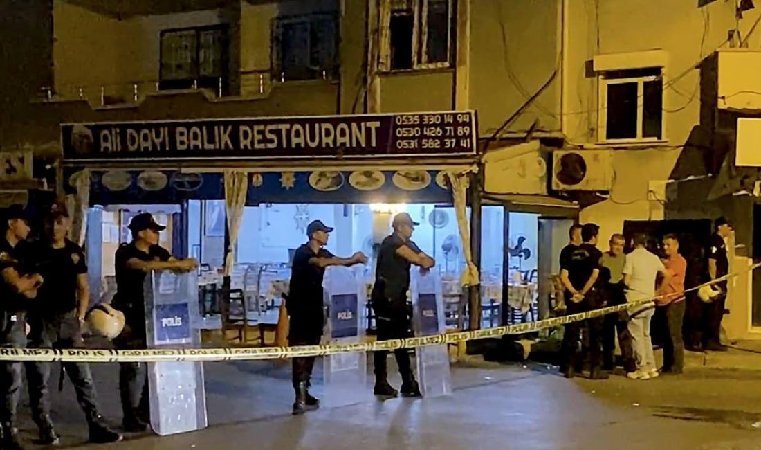 Mersin'de bir balık restoranında müşteriler ve işçi ortasında çıkan silahlı
