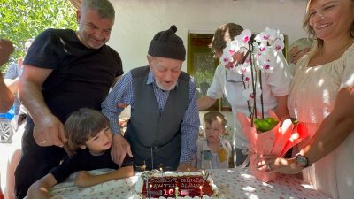 Gönen ilçesinde, hayatı boyunca çiftçilik yapan ve bir periyot de