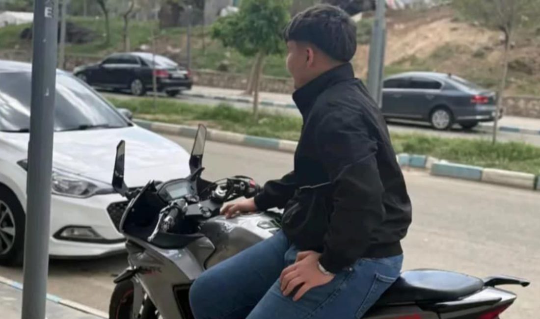 Gercüş ilçesinde, ilçesinde aydınlatma direğine çarpan 17 yaşındaki motosikletin şoförü