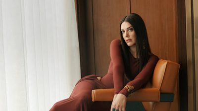 Bergüzar Korel, toplumsal medyada yayılan yapay zekayla hastane yatağında oluşturulmuş