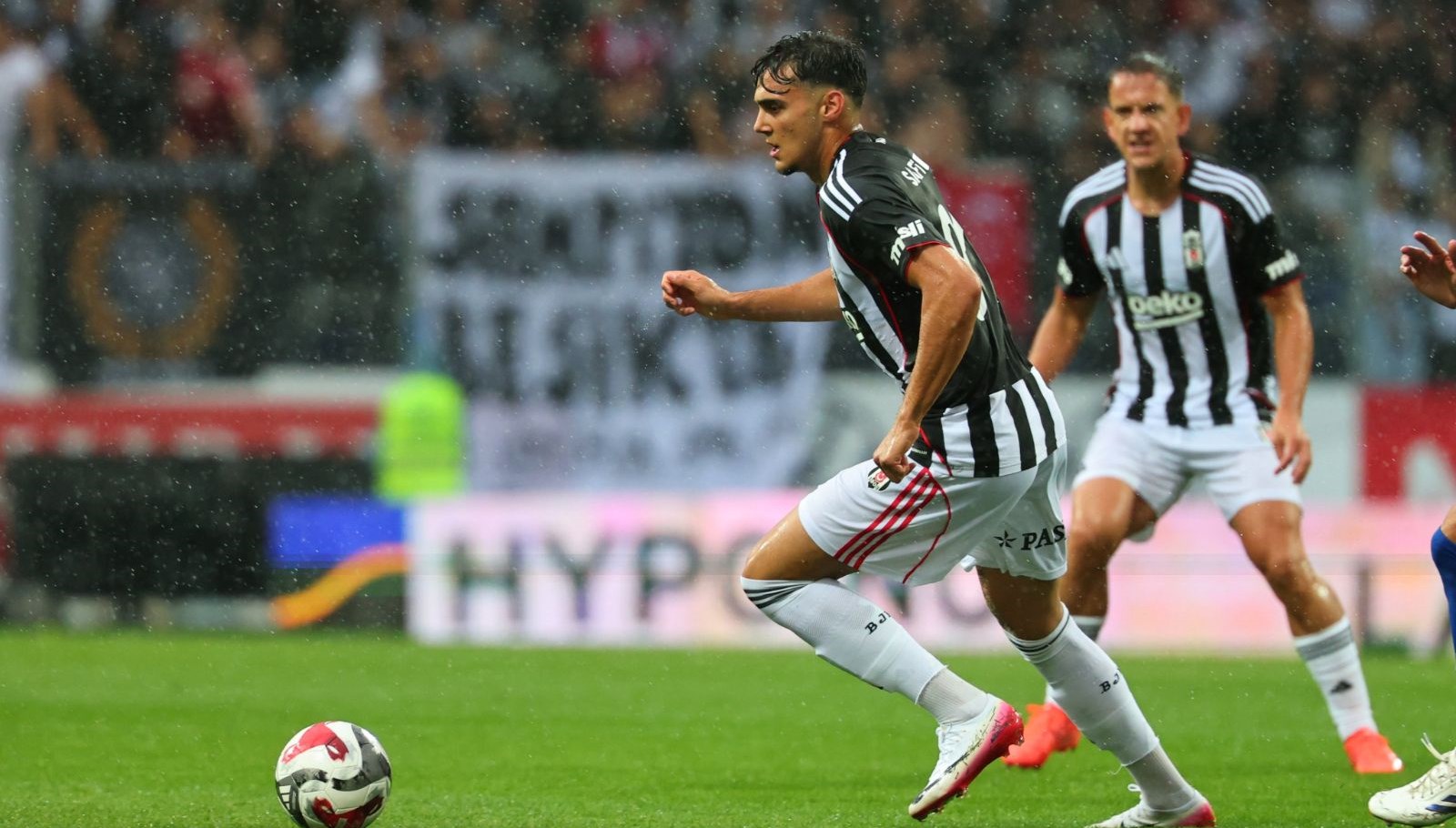 Beşiktaş, Arda Turan'ın grubu Shakhtar Donetsk'i geçmesi halinde 3. ön