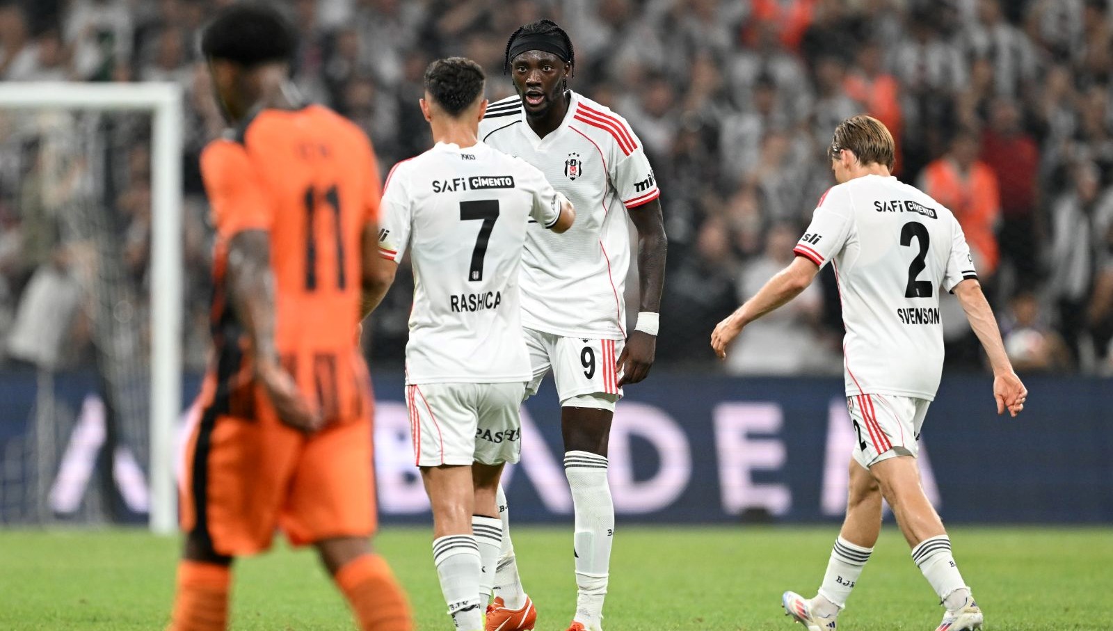 Beşiktaş dönemin birinci resmi maçına Arda Turan'ın çalıştırdığı Shakhtar Donetsk