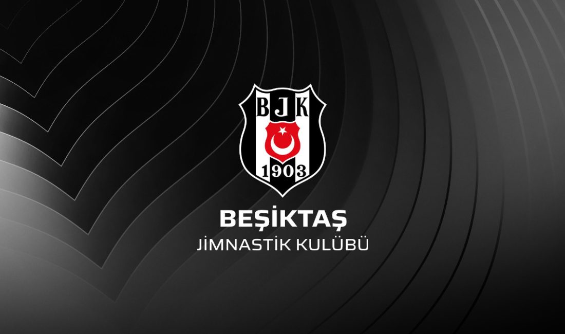 Beşiktaş Bayan Futbol Kadrosu; Tania Mateus, Esra Manya, Irmak Zeytünlü,