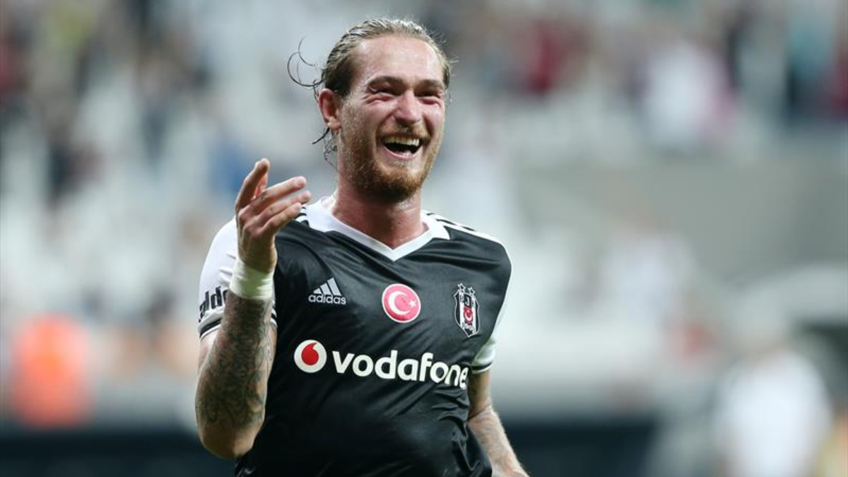 Beşiktaş ve A Ulusal Kadro'nun eski oyuncusu Ömer Şişmanoğlu, banka