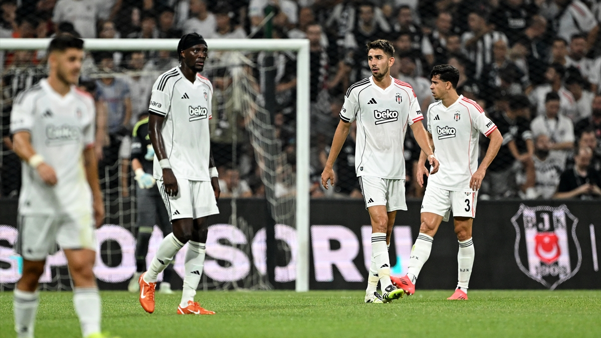 Beşiktaş'ta Norveçli çalıştırıcı Ole Gunner Solskjaer'in Arda Turan'lı Shakhtar Donetsk
