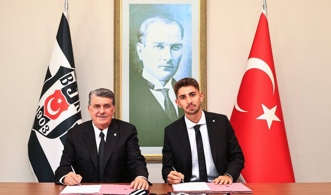 Beşiktaş Kulübü, 20 yaşındaki futbolcusu Demir Ege Tıknaz'ın mukavelesini 2027-2028
