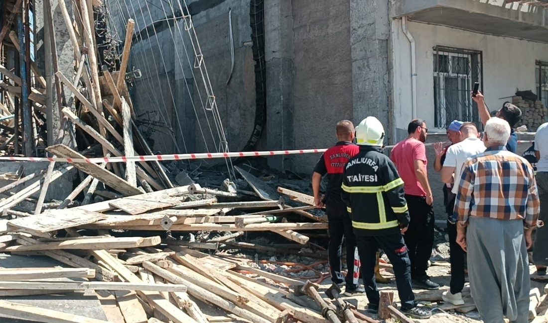 Şanlıurfa’nın Viranşehir ilçesinde beton dökülürken bir inşaat çöktü. Personellerin de