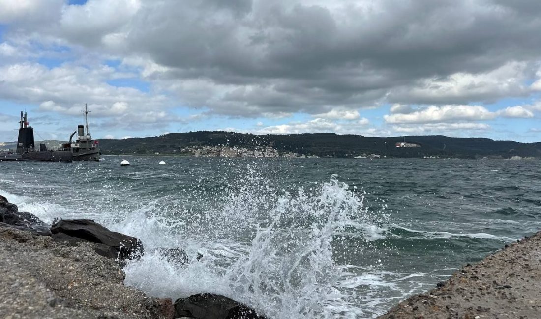 Beykoz sahillerinde denize girmek yasaklandı Beykoz Kaymakamlığı, dalga yüksekliği nedeniyle bugün denize girmenin yasaklandığını duyurdu.