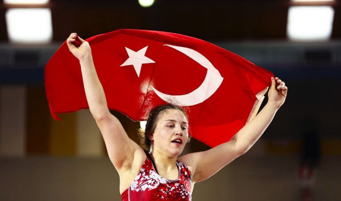 Avrupa 20 Yaş Altı Güreş Şampiyonası'nda bayanlar kategorisinde yarışan ulusal
