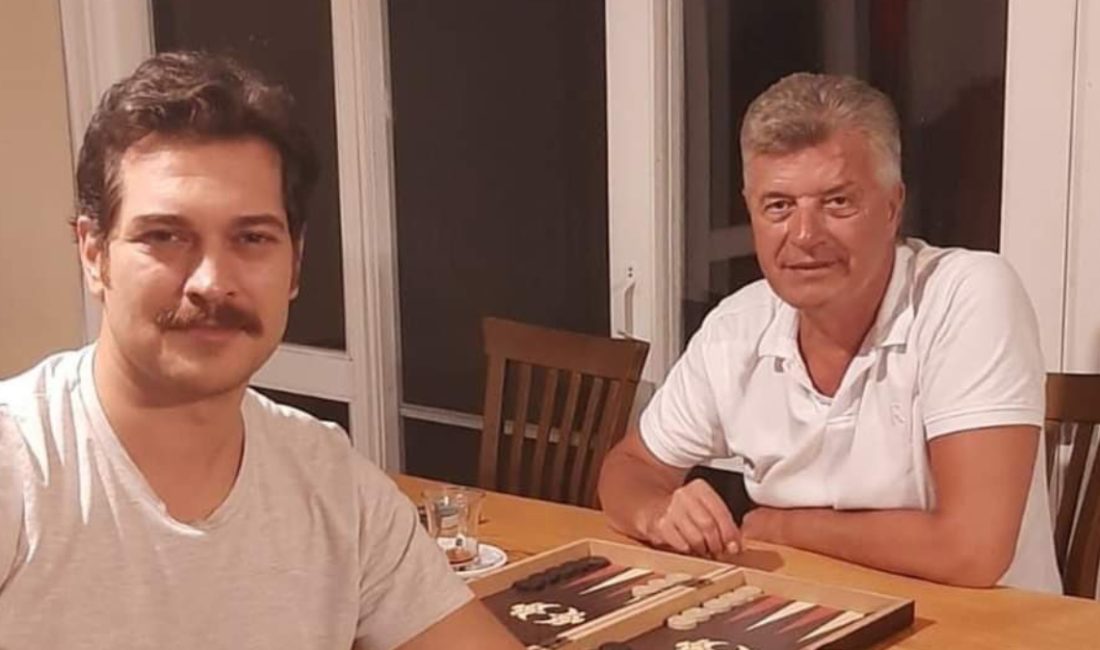 Şu sıralar Eşref Hayal dizisiyle konuşulan ünlü oyuncu Çağatay Ulusoy,