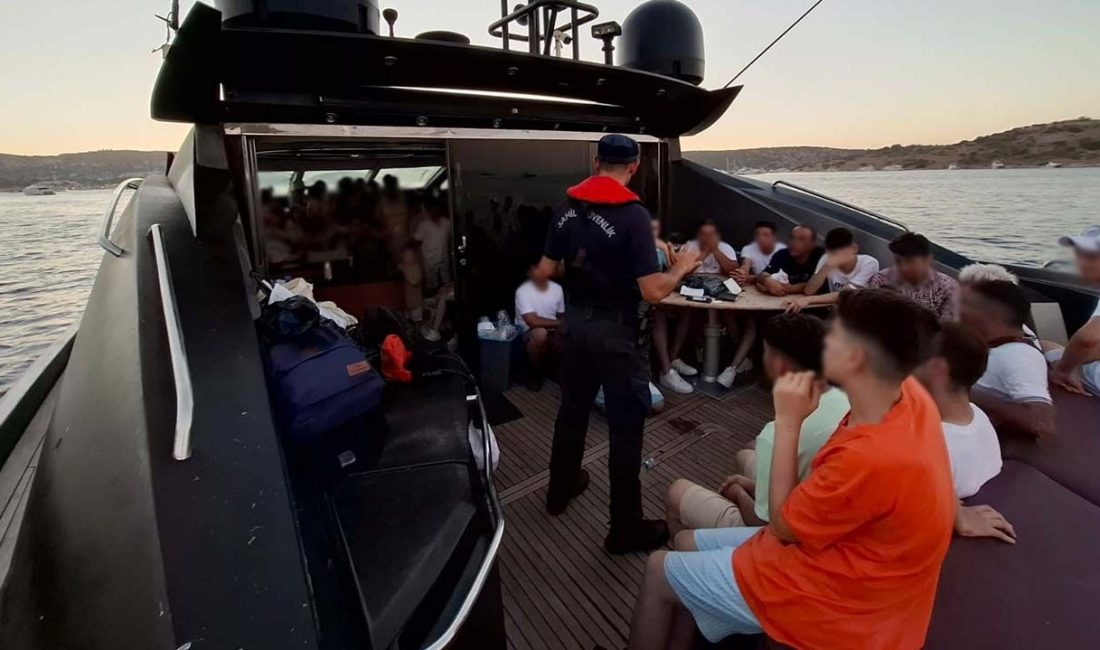 Muğla’nın Bodrum ilçesi açıklarındaki motoryatta 72 sistemsiz göçmen yakalandı.